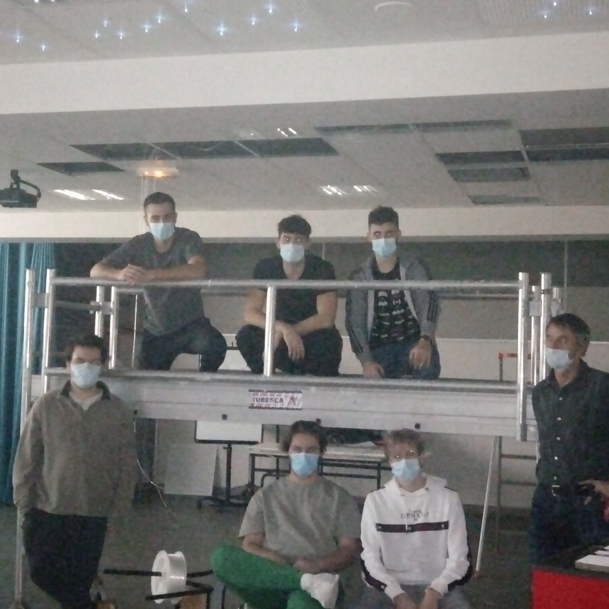 Les BTS Electrotechnique rénovent l'éclairage sur le site Coty