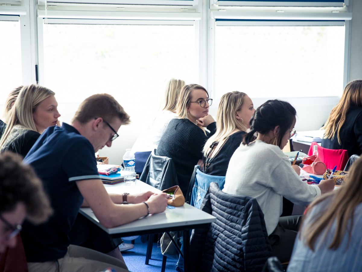 BAC+3 Droit Économie Gestion - Commerce Vente Marketing