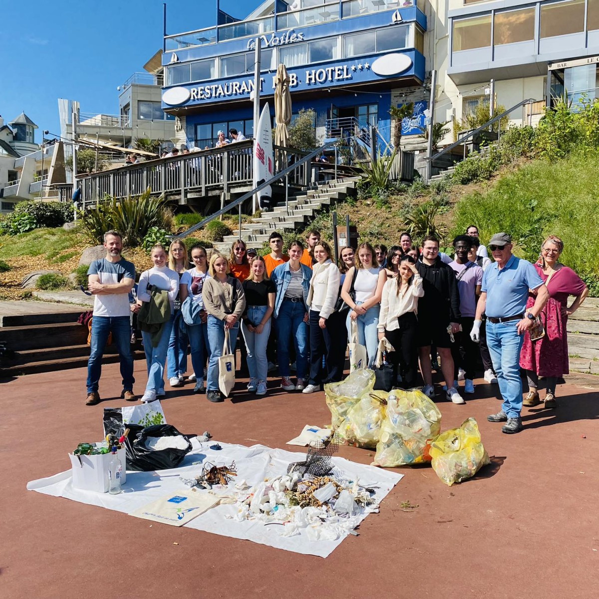 Ramassage de déchets sur la plage
