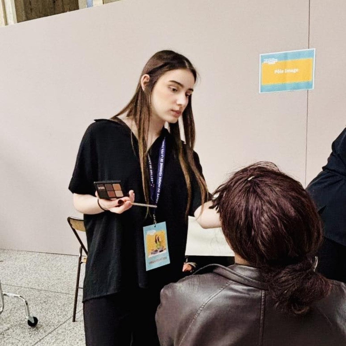 Maquillage au Forum Job d'été - Pôle image